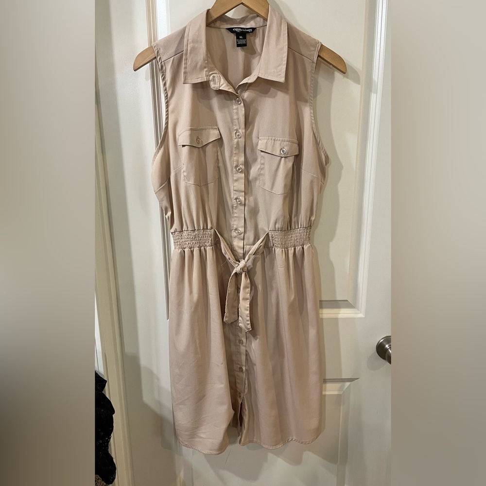 Button up, sleeveless, knee length dress